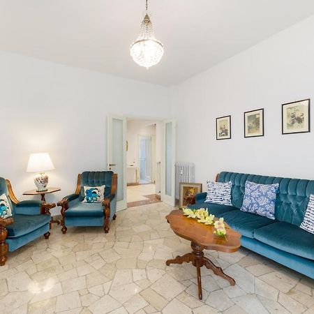 Il Salotto Blu - Appartamento Con Parcheggio Florence Exterior photo