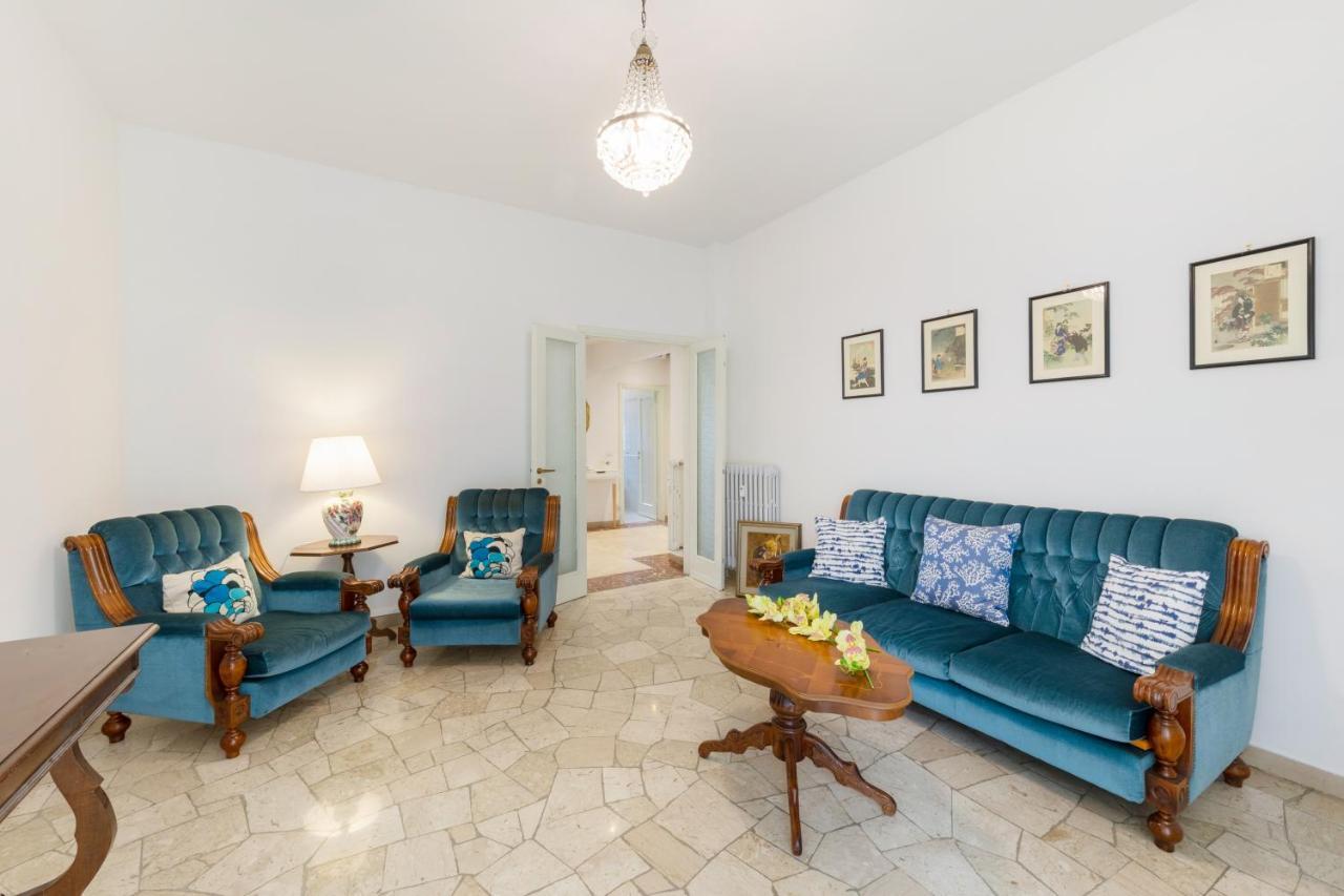 Il Salotto Blu - Appartamento Con Parcheggio Florence Exterior photo